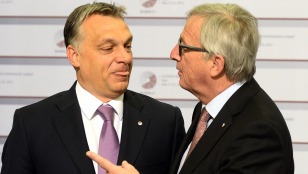 &quot;Cześć, dyktatorze!&quot;. Tak Juncker powitał Orbana. Co usłyszał w odpowiedzi?